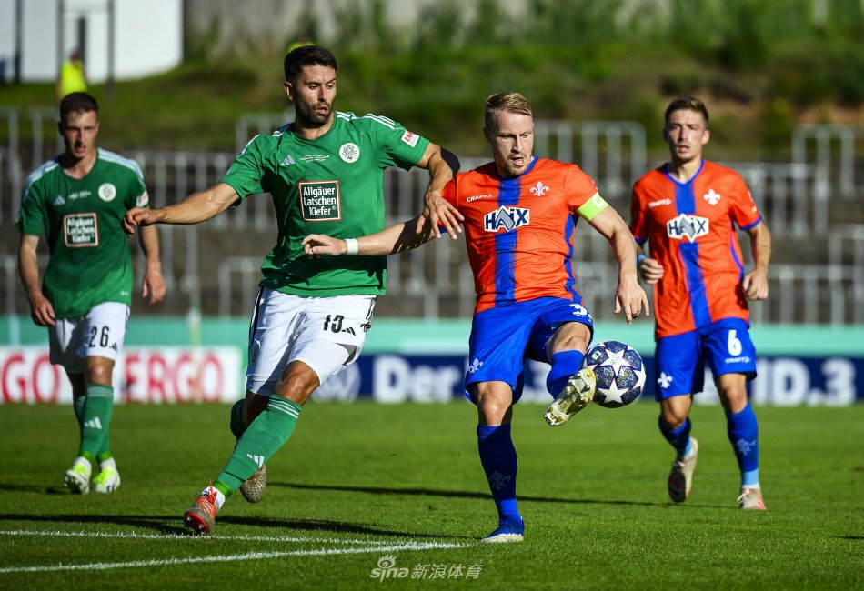 守球员的围 守球员的围