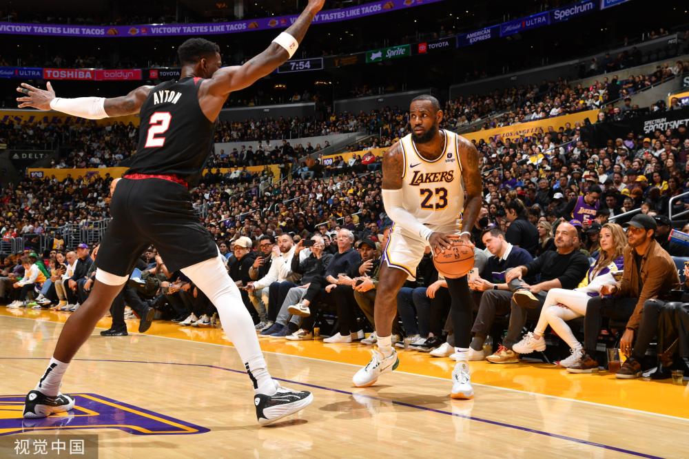 尤为突出 尤为突出