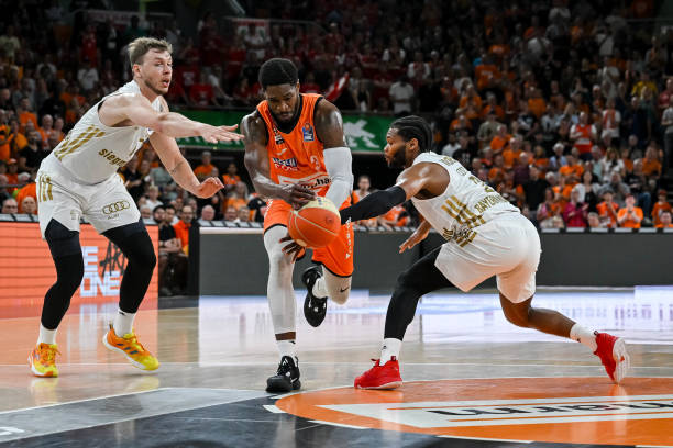 在接受采访 在接受采访