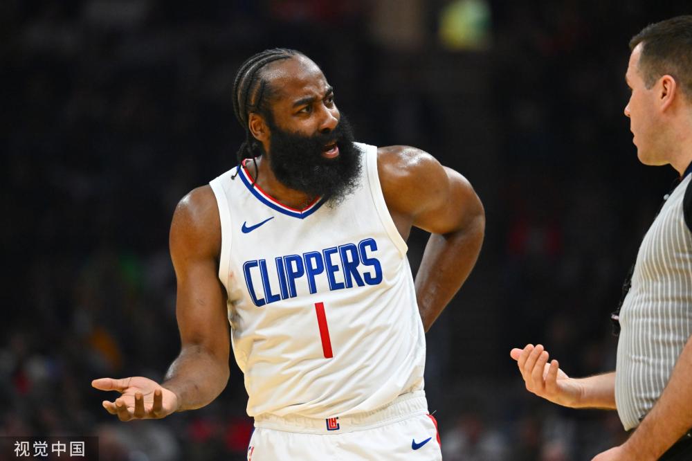 甲球队陷入 甲球队陷入