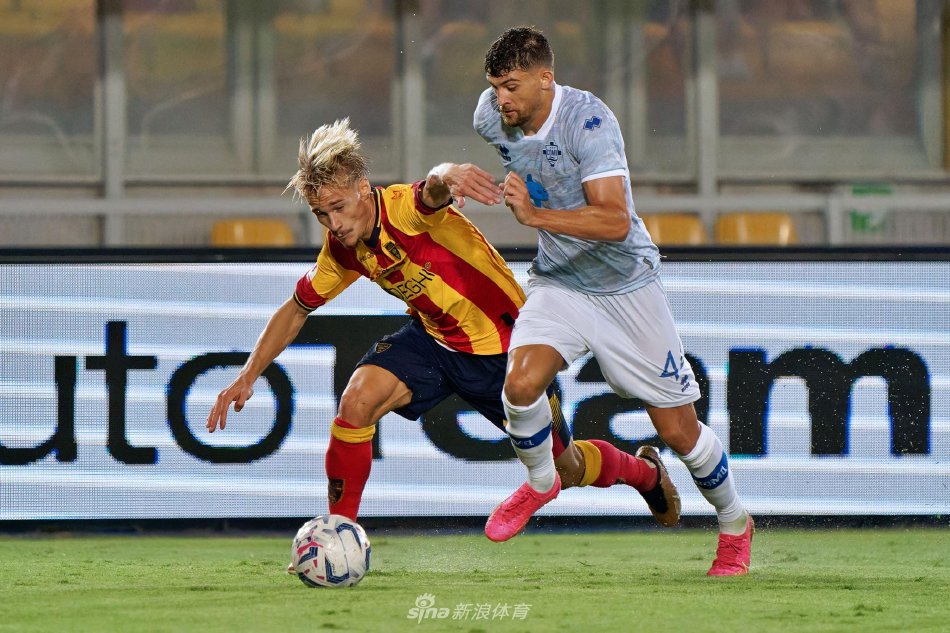 中场作为球 中场作为球